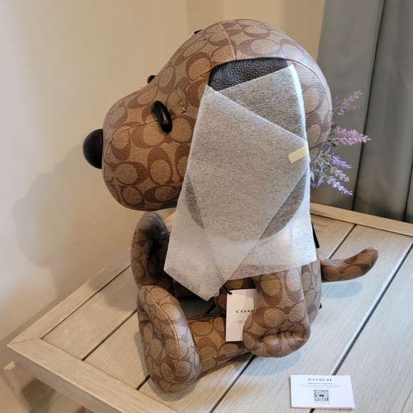 Coach X Peanuts Snoopy collectible plush - Picture 5 of 9